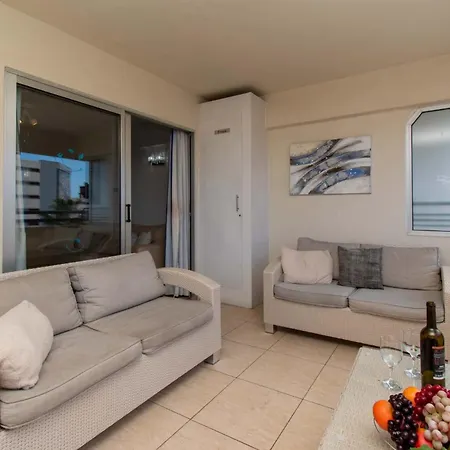 Santa Maria 105 - Two Bed With Sea Views Apartment *