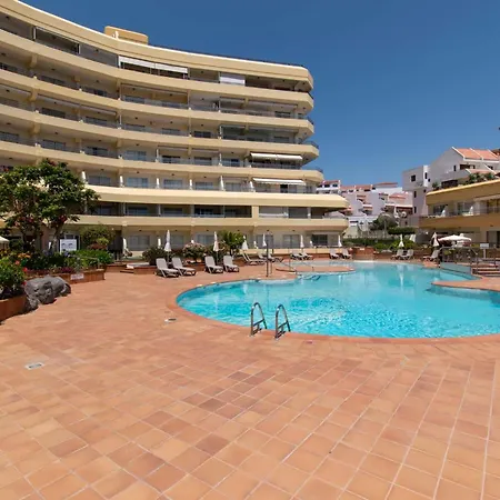 Santa Maria 105 - Two Bed With Sea Views Apartment